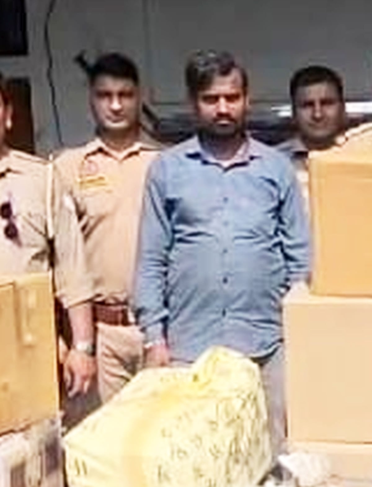 Fatehpur News: एक क्विंटल का लाइसेंस, 23.75 क्विंटल पटाखे स्टॉक में
