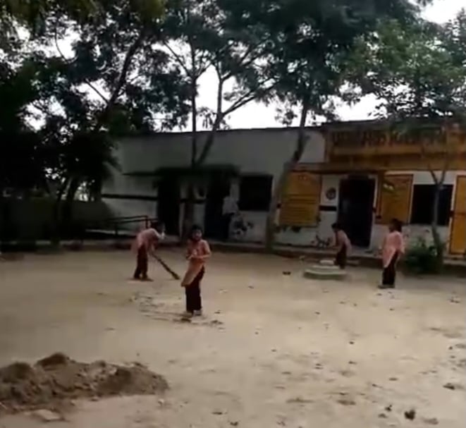 Kasganj News: नन्हें हाथ, स्वच्छता की बड़ी सीख