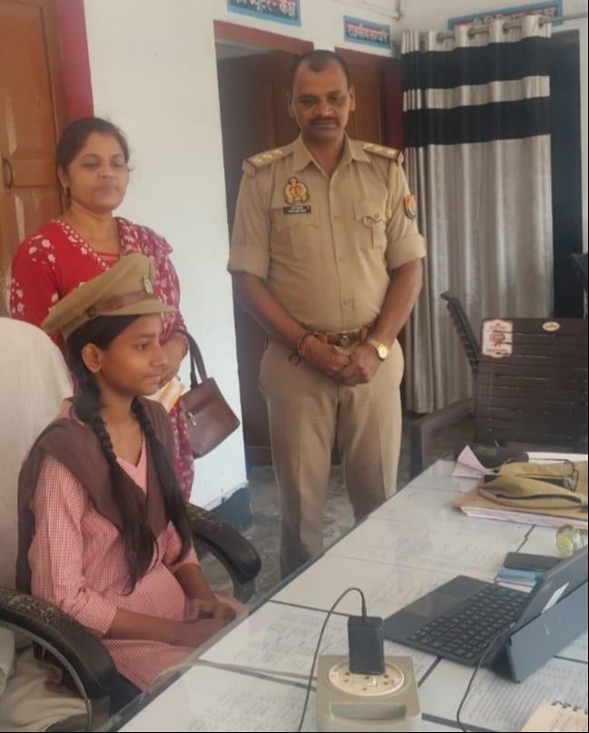 Shravasti News: रिया बनी एक दिन की थाना प्रभारी