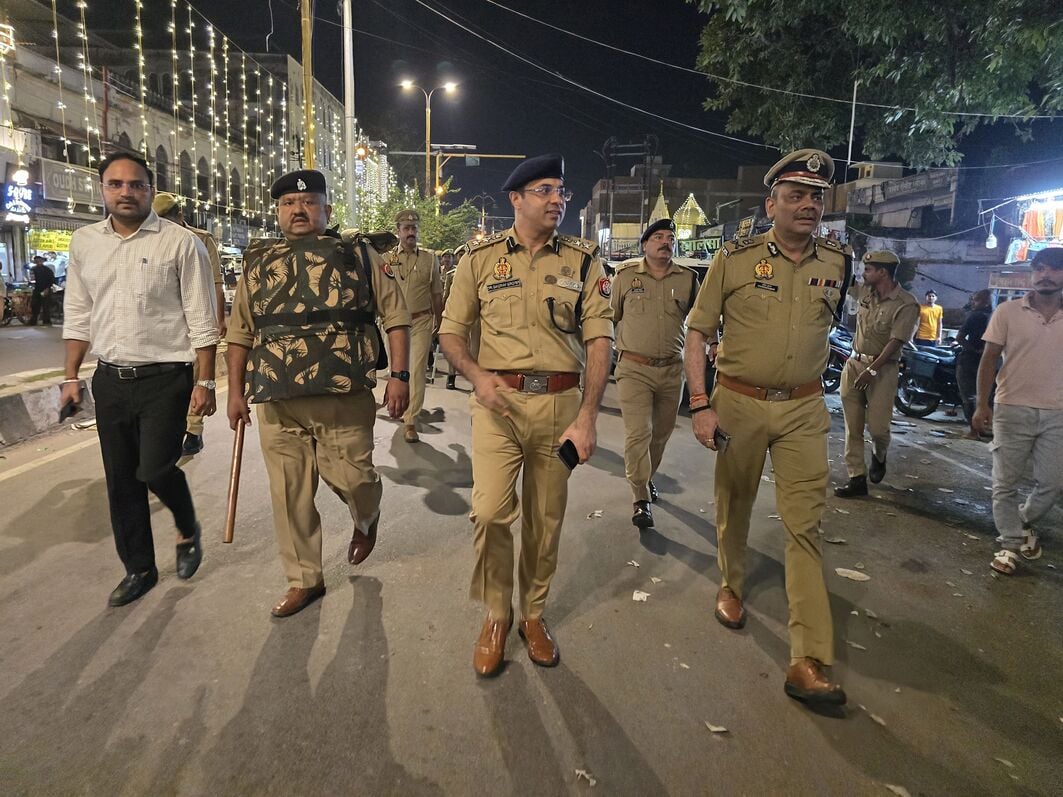 Ayodhya News: सुरक्षा परखने सड़क पर उतरे एडीजी, गश्त की