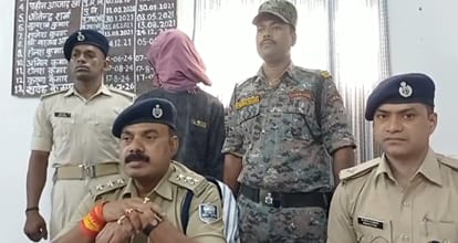 पुलिस की गिरफ्त में आरोपी