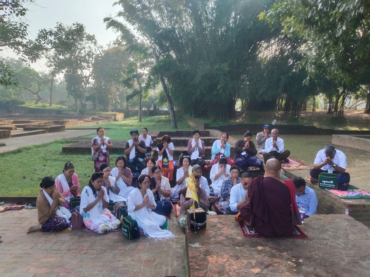 Shravasti News: श्रावस्ती पहुंचे म्यांमार के बौद्ध अनुयायी