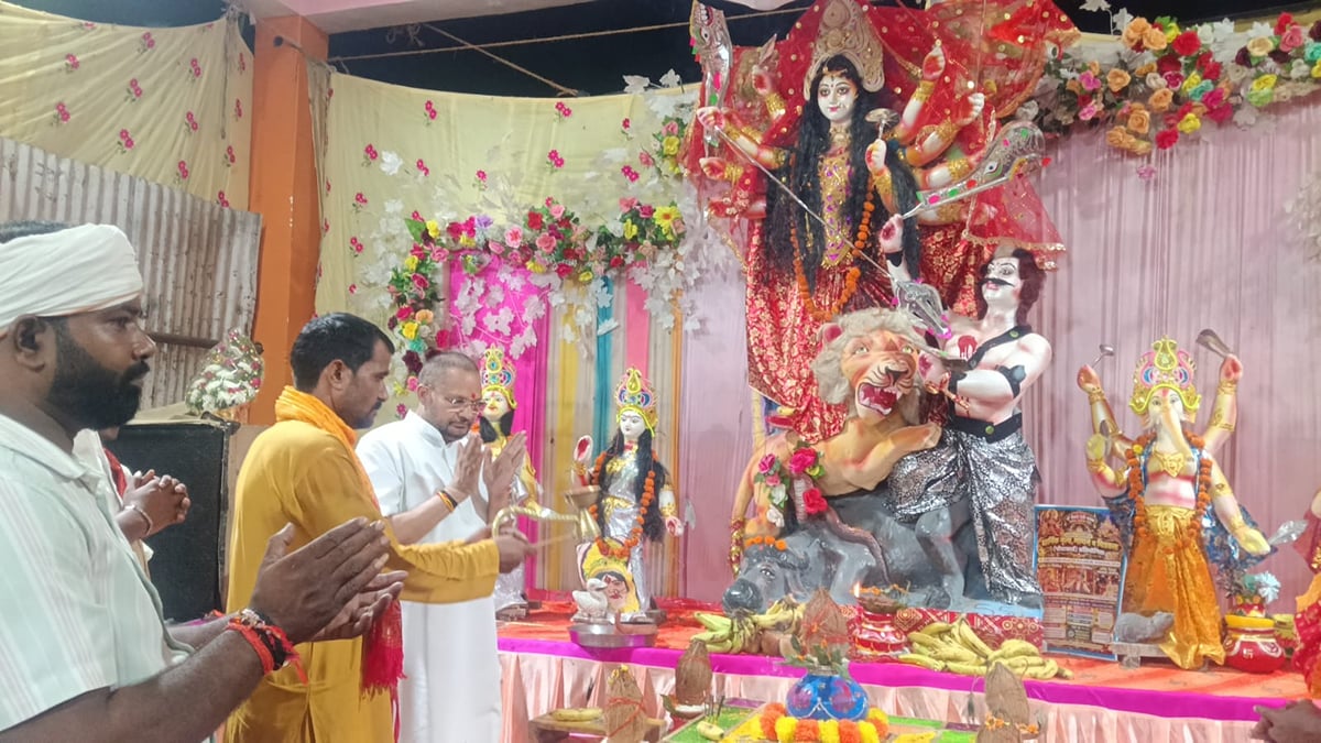 Shravasti News: मां कूष्मांडा की आराधना, मयूर नृत्य ने मोहा मन