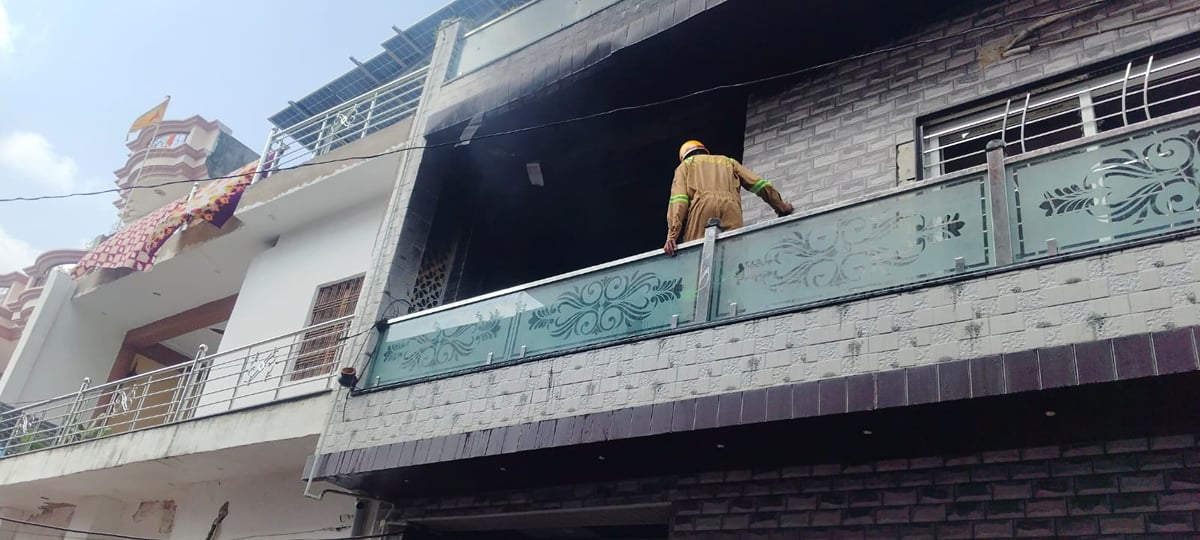 Lucknow News: मकान में लगी आग, बालक को पड़ोसियों ने बचाया