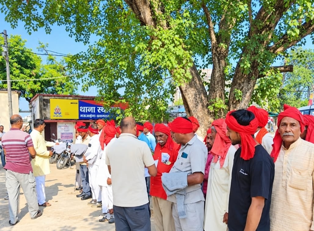 Prayagraj News: चौकीदारों को मिली वर्दी समेत पांच सामग्री