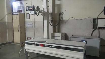 नागरिक अस्पताल में लगी सीआर मशीन जिसकी जगह डीआर मशीन लगाई जाएगी।