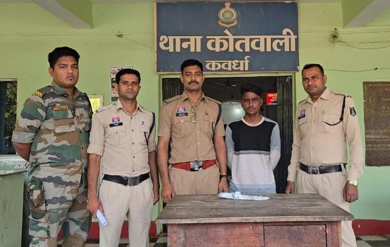पुलिस की गिरफ्त में आरोपी