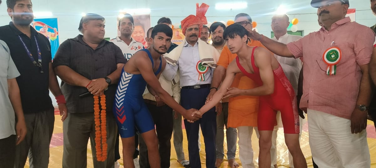 Mirzapur News: मिर्जापुर के रतन यादव ने बस्ती के सत्यम को 5-0 से हराया
