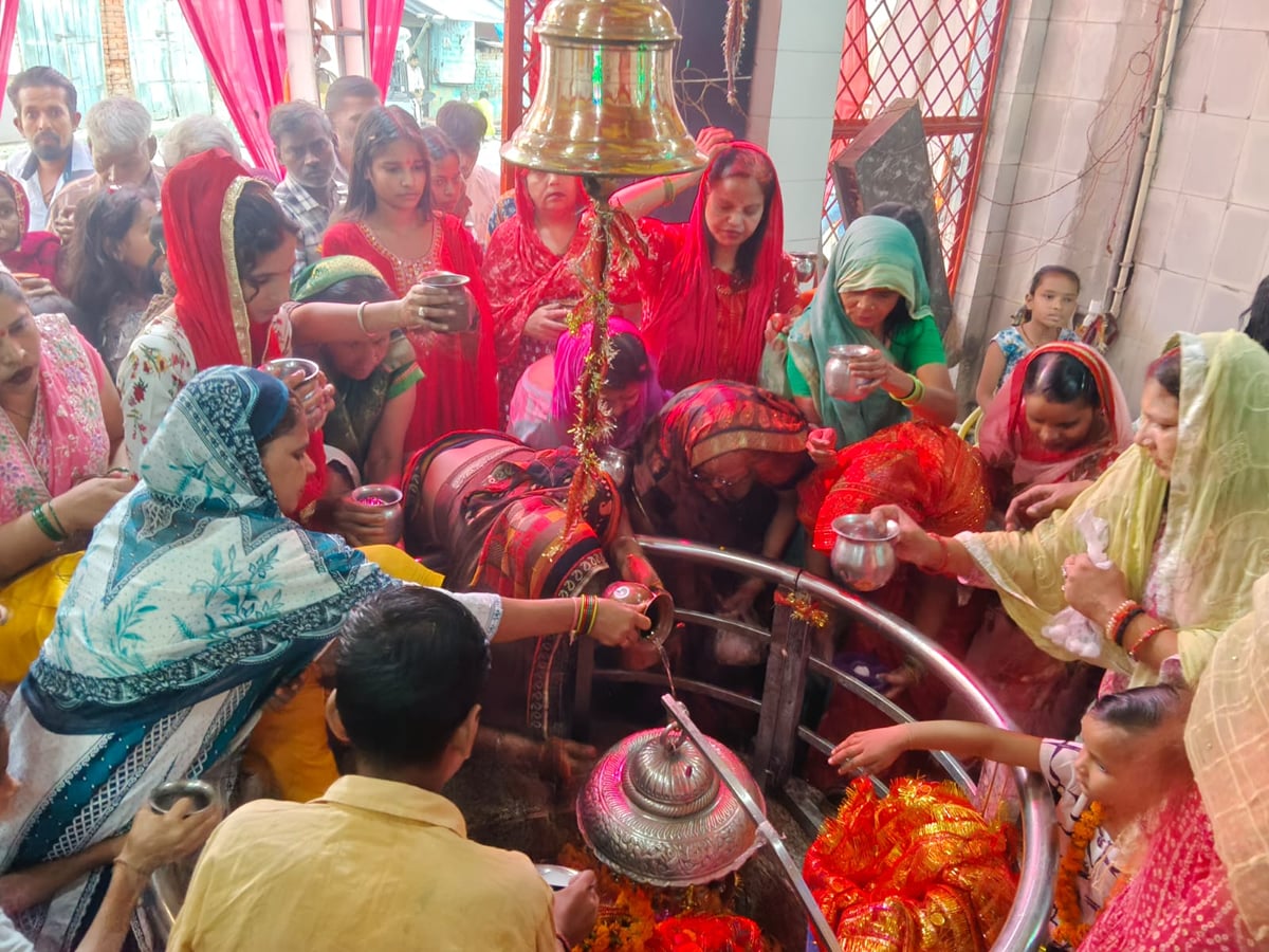 नवरात्र : महामाई की भक्ति में डूबे लोग