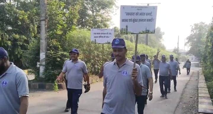no rallies needed: SECL Dipka GM's surprise inspection, angry over dust on tables and computer screens.