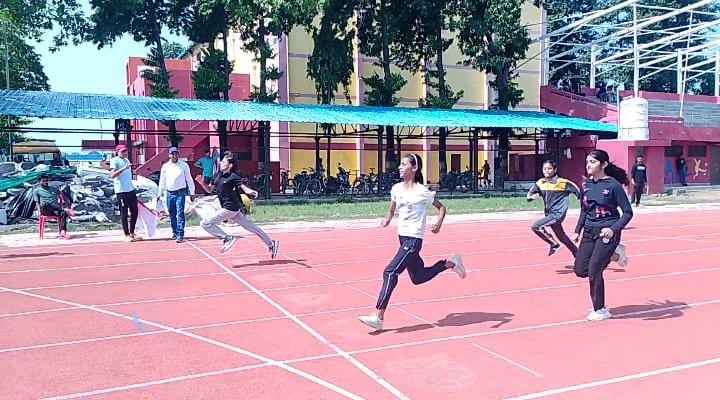 Shahjahanpur News: जिला स्तरीय एथलेटिक्स प्रतियोगिता में खिलाड़ियों ने दिखाया दमखम
