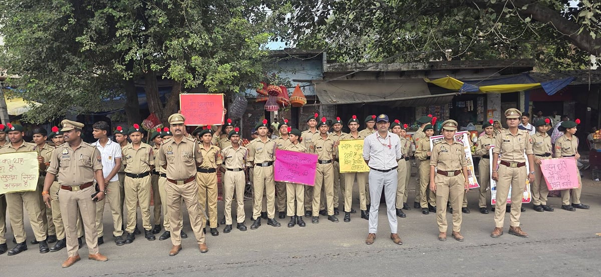 गार्ड ऑफ ऑनर के साथ स्वागत: एनसीसी कैंप का ग्रुप कमांडर ने किया मुआयना