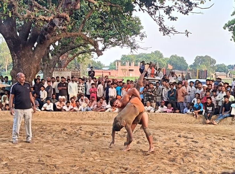 Unnao News: चीता पहलवान को पटकनी देककर दंगल केसरी बने सर्वेश तिवारी