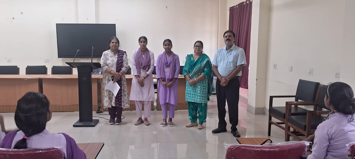 Meerut News: सेवा संकल्प कार्यक्रम में छात्राओं ने दिखाया उत्साह
