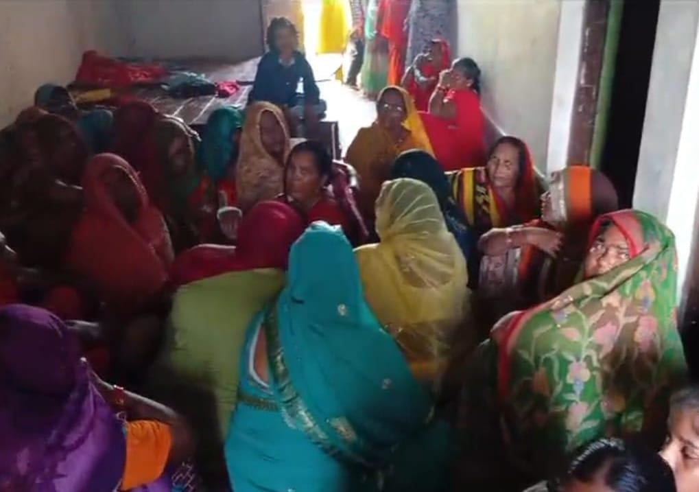 Deoria News: ओमान में लापता वीरबहादुर के घर में पसरा सन्नाटा, फोन पर टिकी उम्मीद