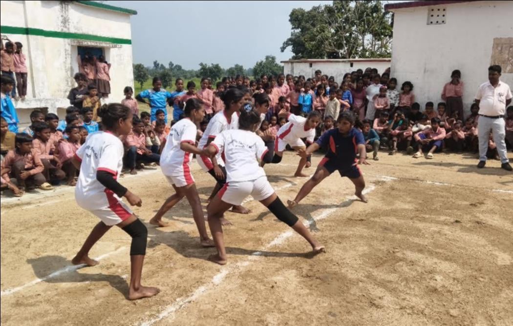 Sonebhadra News: न्याय पंचायत स्तरीय खेलकूद में मझौली विद्यालय का दबदबा