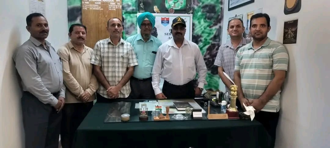 भूतपूर्व सैनिक संगठन पांवटा साहिब शिलाई इकाई का प्रतिनिधिमंडल जिला सैनिक कल्याण बोर्ड उप निदेशक