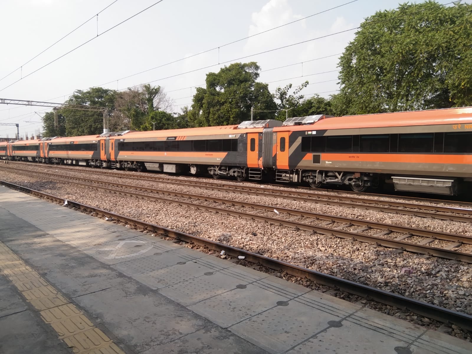 Vande Bharat remained halted at Billochpura station for an hour.