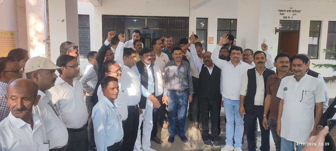 Lakhimpur Kheri News: कहीं फाइलें अटकीं, कहीं सुविधाएं बदहाल... अधिवक्ता करेंगे प्रदर्शन
