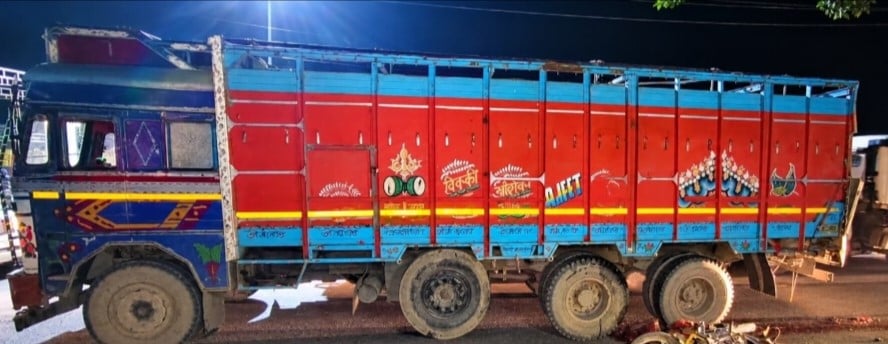 Ballia News: सीमेंट लदे ट्रक की चपेट में आने से युवक की मौत