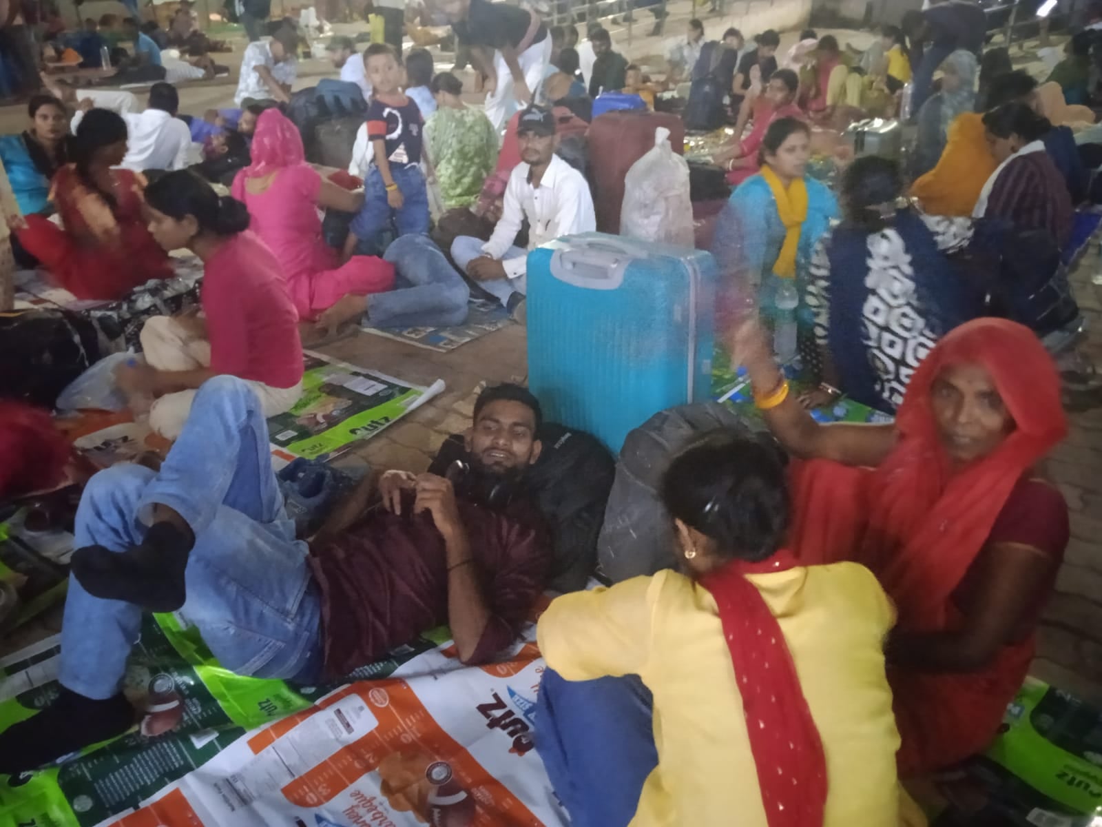 The Gomti Express kept passengers waiting for five hours, while the Shatabdi Express caused a two-hour wait.
