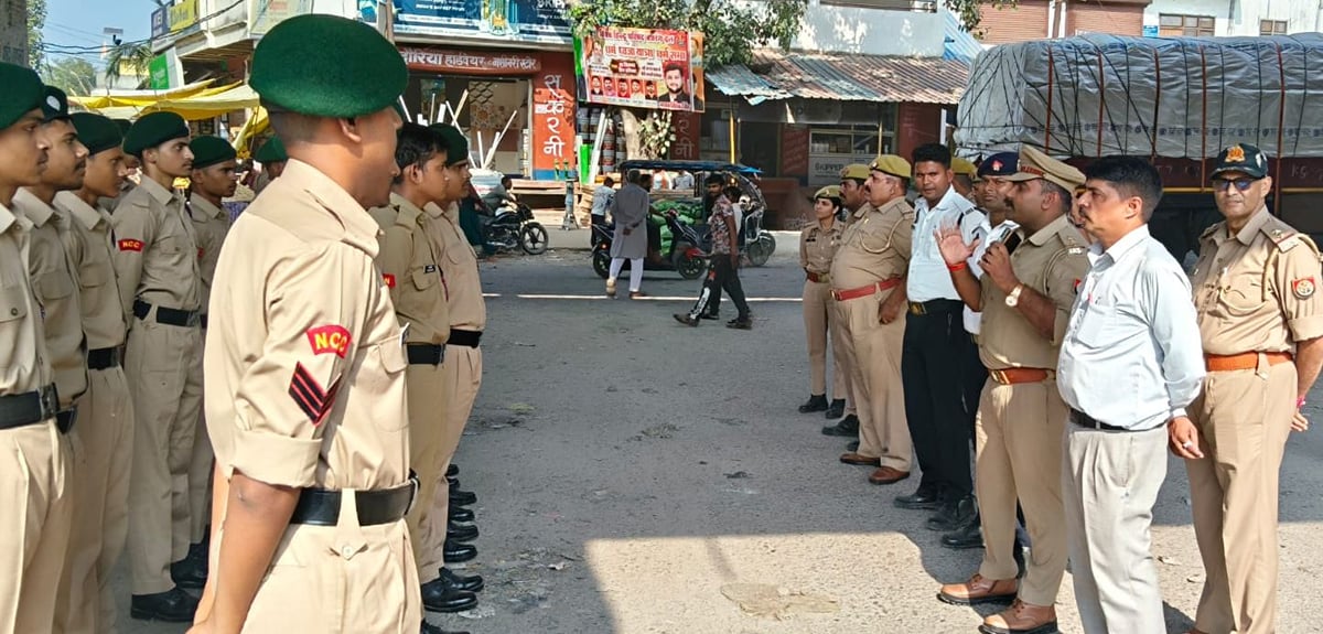 Fatehpur News: एनसीसी कैडेटों ने संभाली यातायात व्यवस्था, चालकों को किया जागरूक