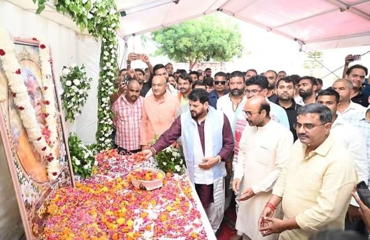 Basti News: कुश्ती संघ के पूर्व अध्यक्ष ने हरीश द्विवेदी की माता को दी श्रद्धांजलि