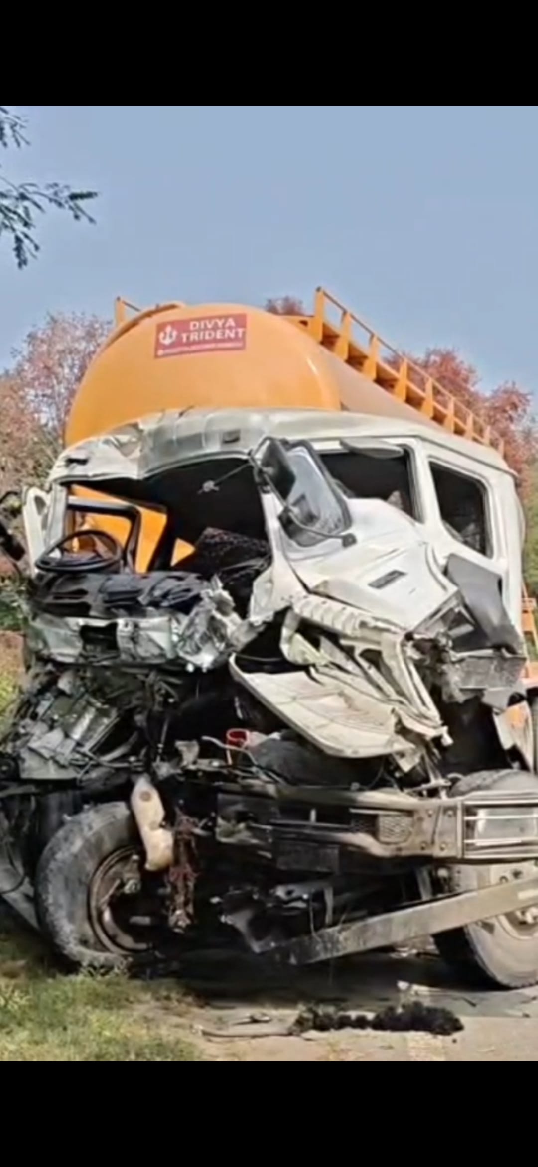 Head-on collision between a tipper truck and a bulk carrier; both drivers injured