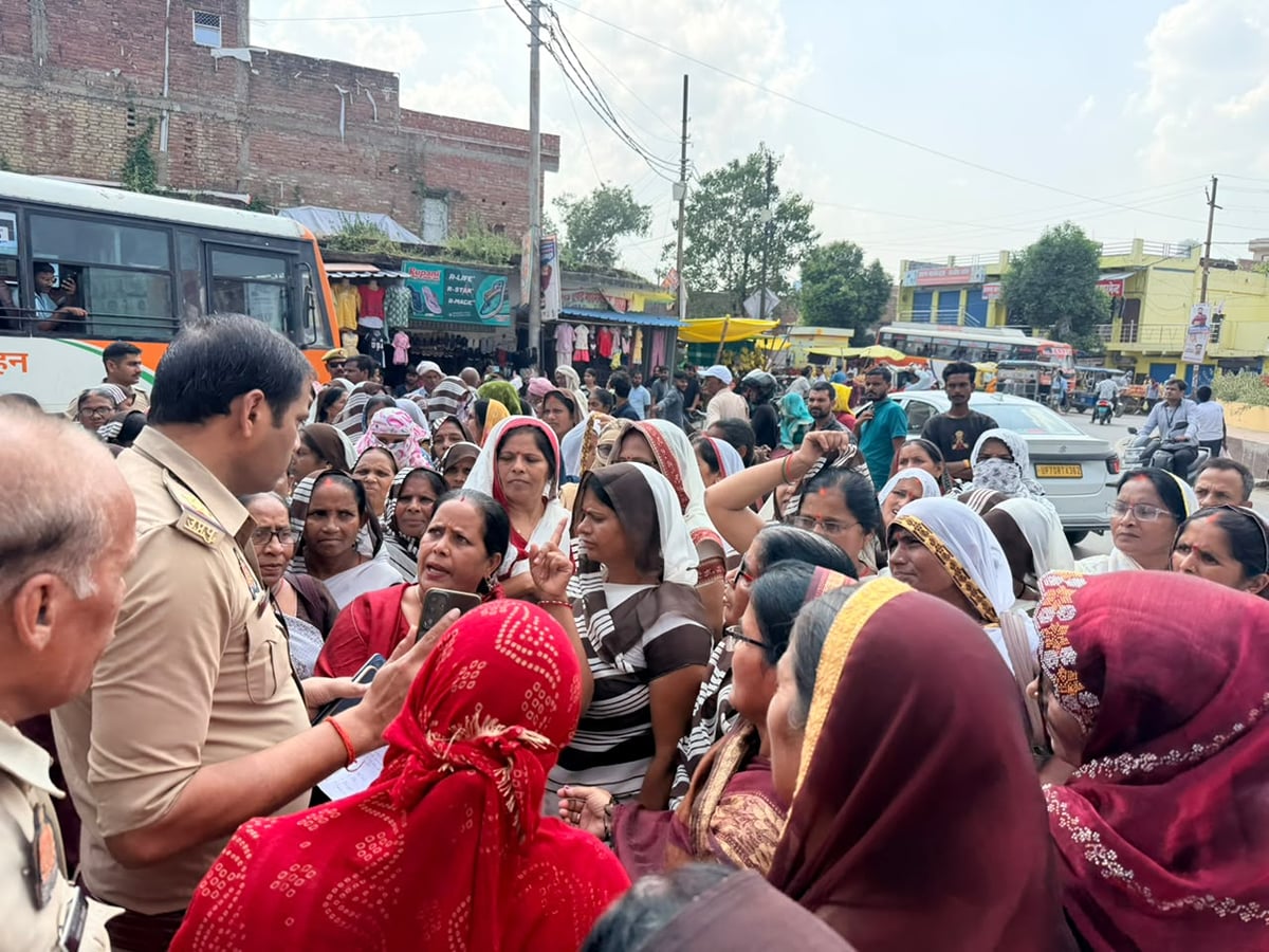 Jaunpur News: मानदेय बढ़ाने के लिए आशा कार्यकर्ताओं ने प्रदर्शन कर विधायक को सौंपा ज्ञापन