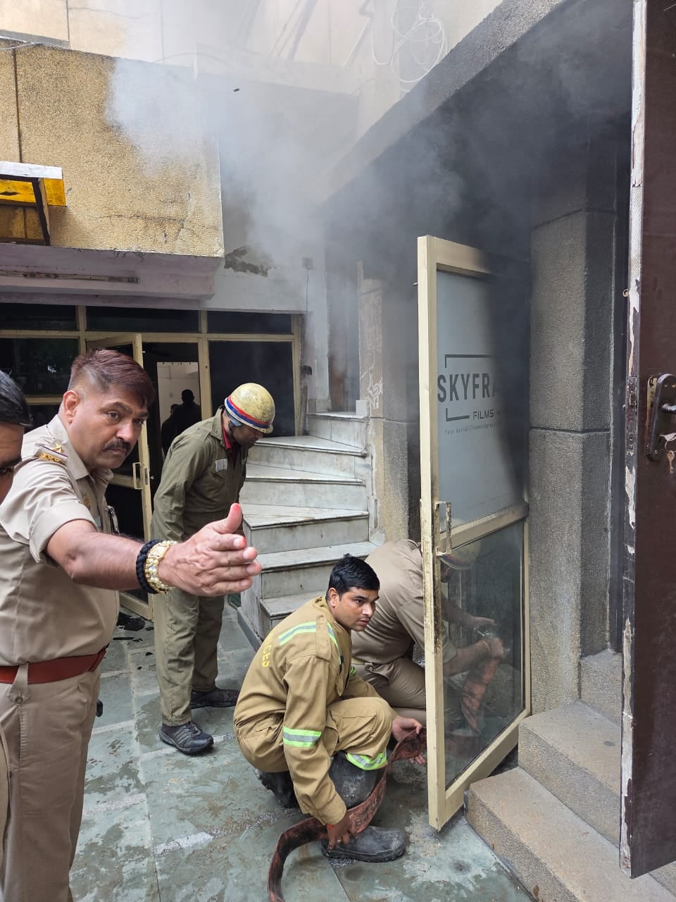 Ghaziabad News: इंडियन आर्मी के लिए ड्रोन बनाने वाले गोदाम में लगी आग, लाखों रुपये का नुकसान