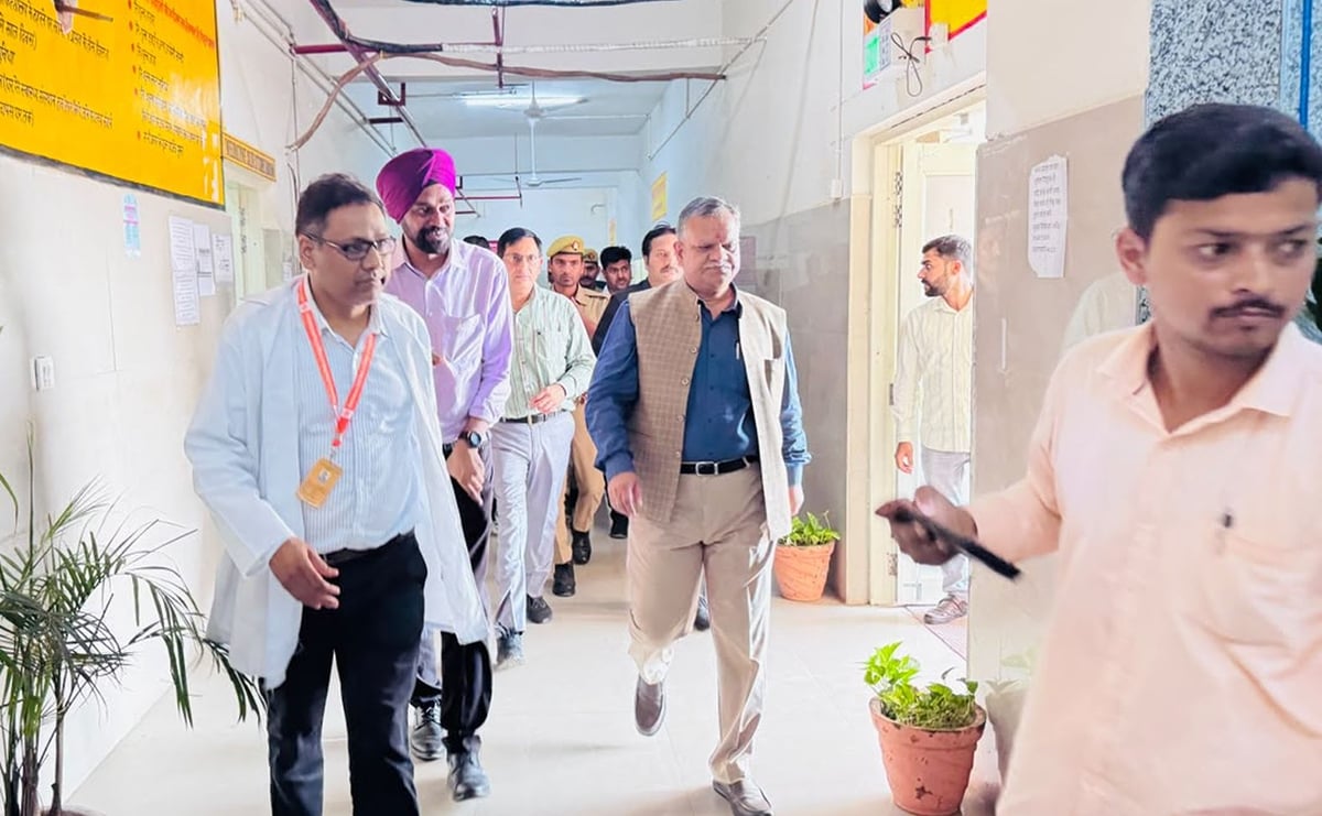 Sultanpur News: दरियापुर लेबर चौक का सीईओ ने लिया जायजा, कार्य को सराहा