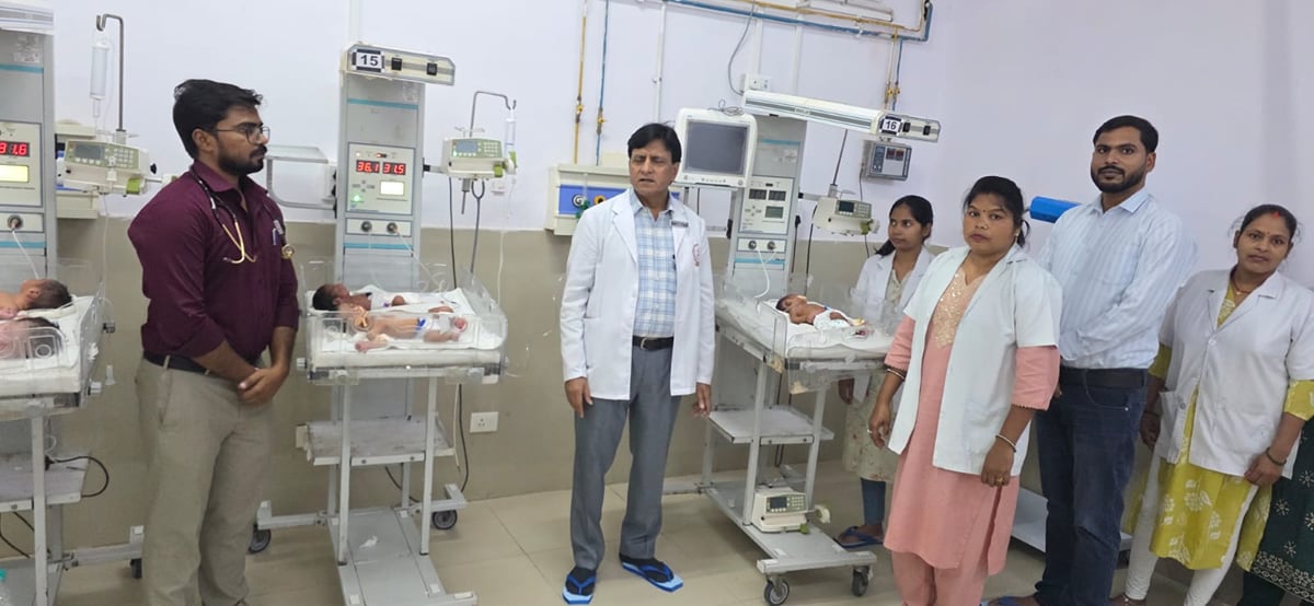 Kaushambi News: मेडिकल कॉलेज की एसएनसीयू में 18 वार्मर, गंभीर नवजातों को मिलेगी बेहतर देखभाल