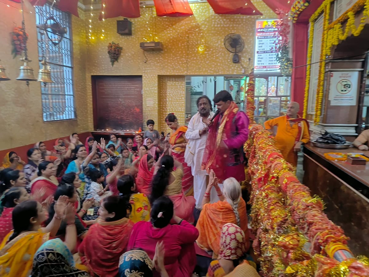 Jaunpur News: 40 हजार भक्तों ने कूष्मांडा स्वरूप में मां शीतला के किए दर्शन
