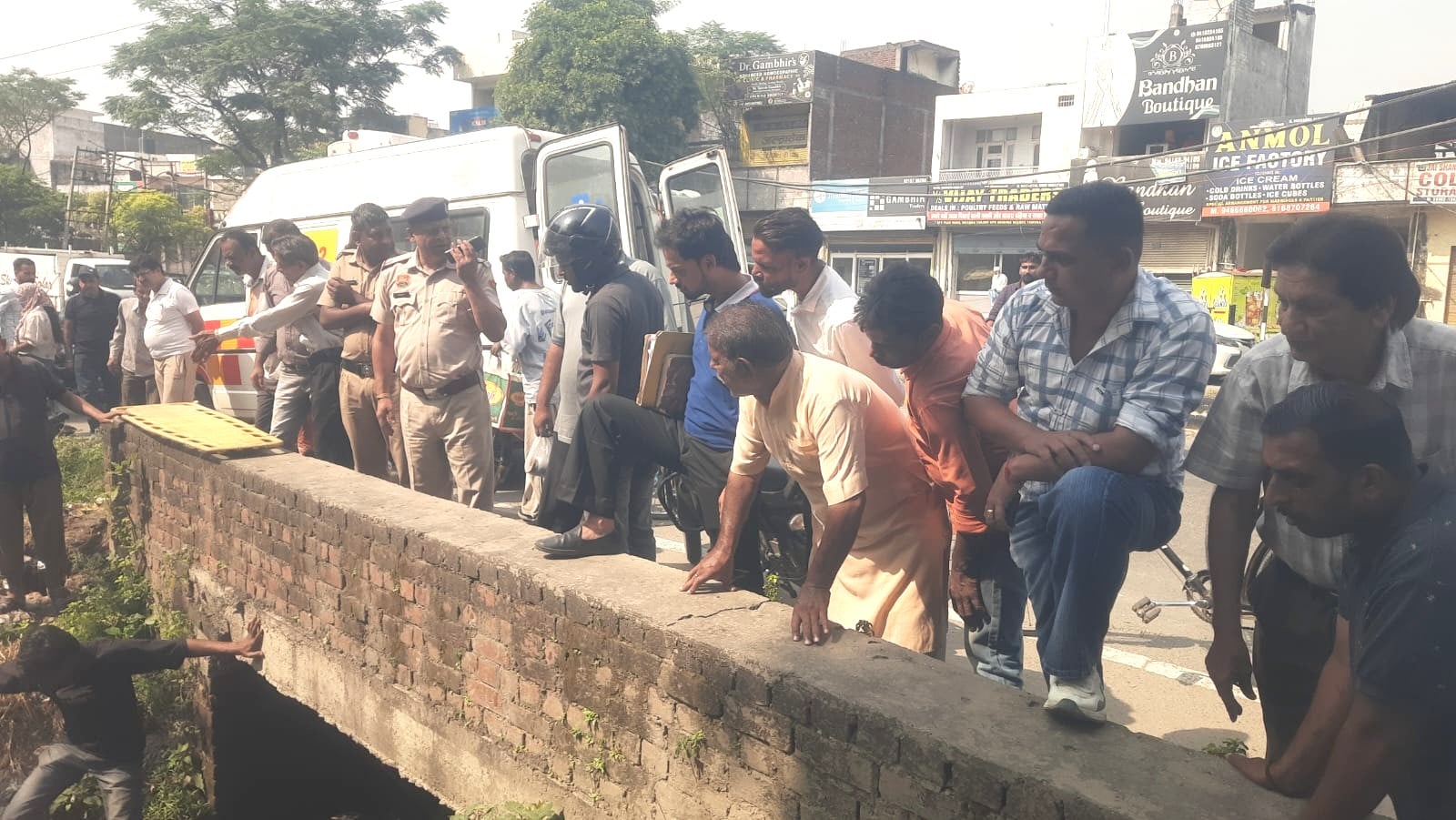 Body of a young man found in a drain near Maharana Pratap Chowk.