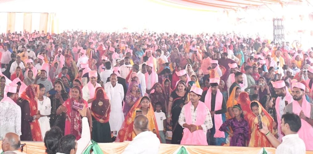Siddharthnagar News: सामूहिक विवाह में एक-दूजे के हुए 412 जोड़े