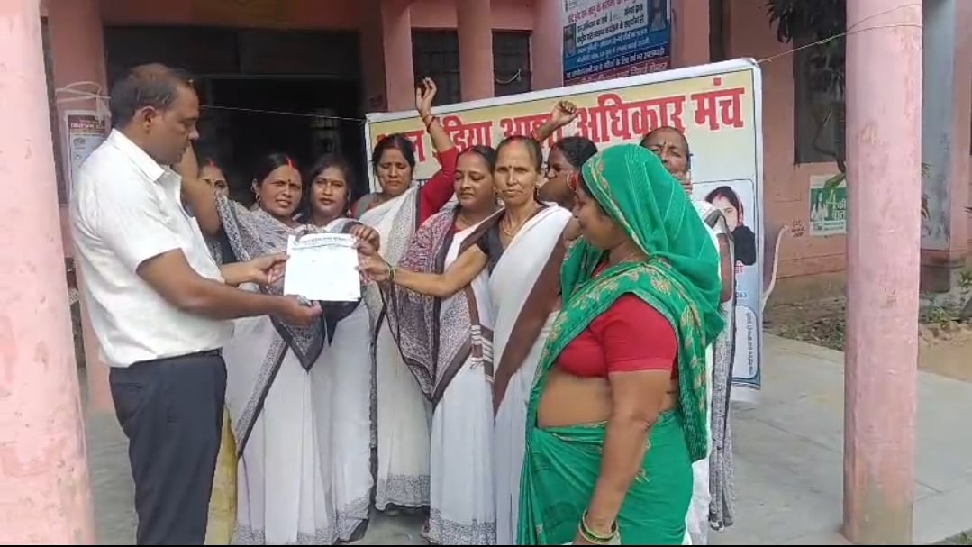 Basti News: हड़ताल से बिगड़े हालात...पांच-छह घंटे इंतजार के बाद भी नहीं मिल रहा इलाज
