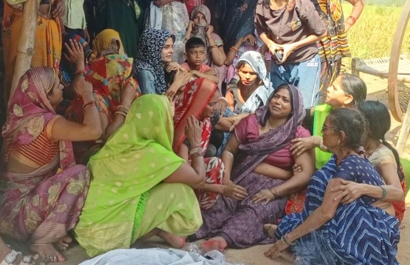 Unnao News: हादसे के चौथे दिन दफन किए गए तीनों शव