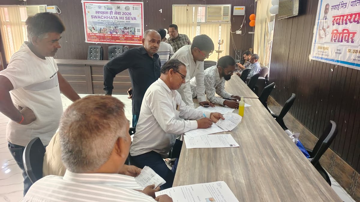 Lakhimpur Kheri News: रामलीला की तैयारी, दशहरा मेले में पुराने दुकानदारों को प्राथमिकता