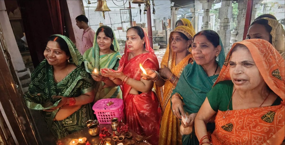 Chandauli News: मां कूष्मांडा की उपासना कर भक्तों ने मांगा सुख-समृद्धि का आशीष