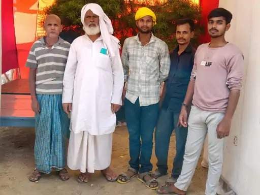 Chandauli News: मजहब की दीवारें छोटी पड़ीं, भाईचारे से सजाया मां दुर्गा का दरबार