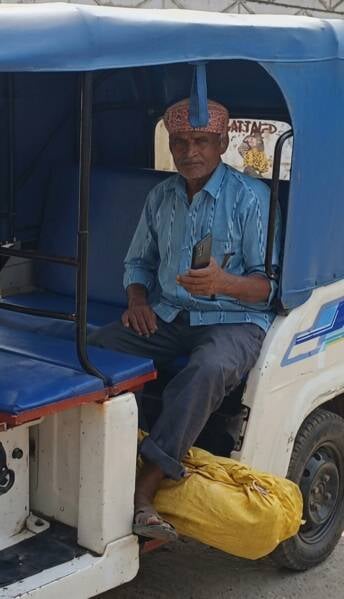 Hathras News: ई-रिक्शा में शव ले जाने का वीडियो वायरल