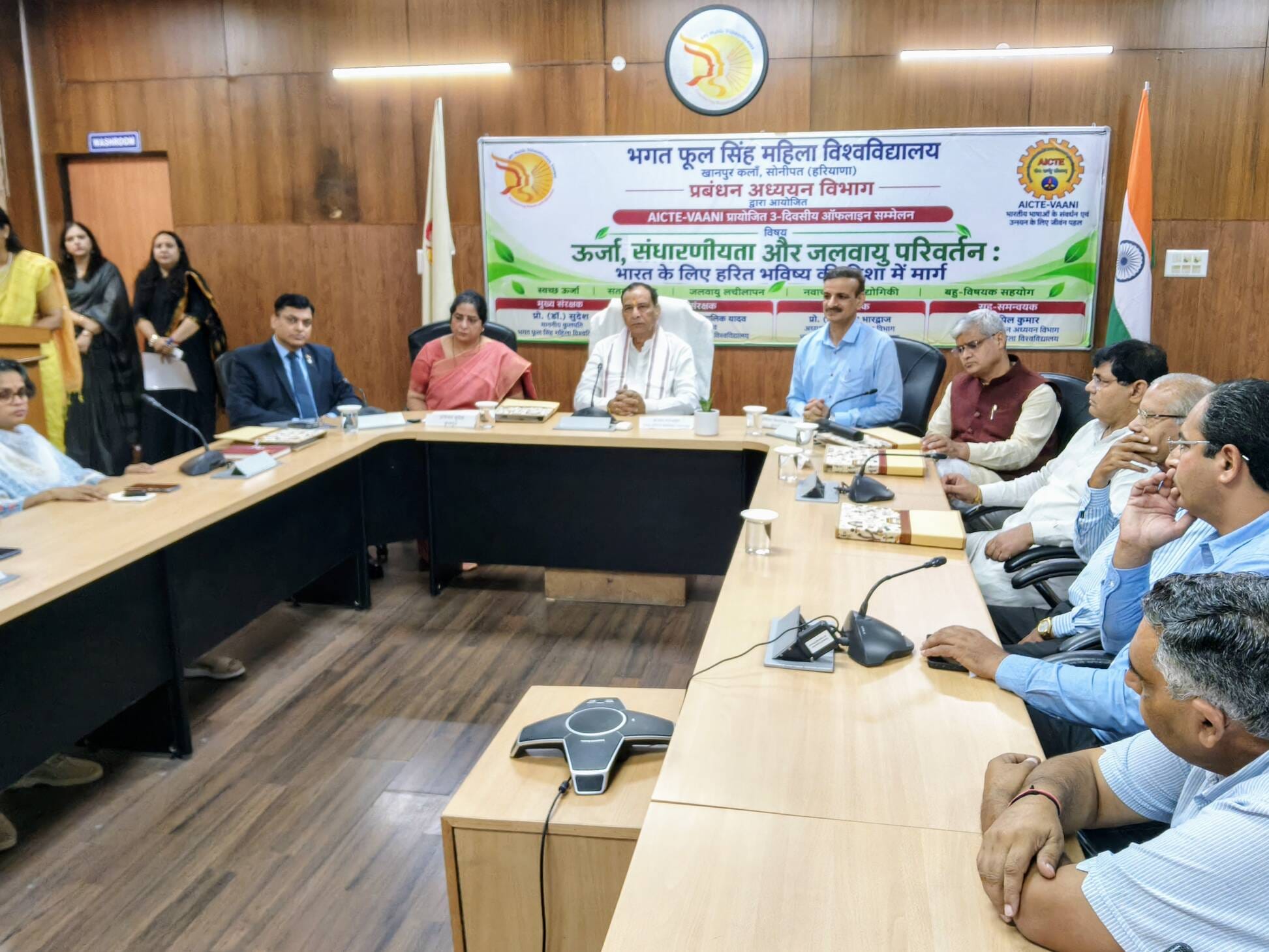 सोनीपत के भगत फूल सिंह महिला विश्वविद्यालय, खानपुर कलां में अंतरराष्ट्रीय सम्मेलन को संबोधित कर