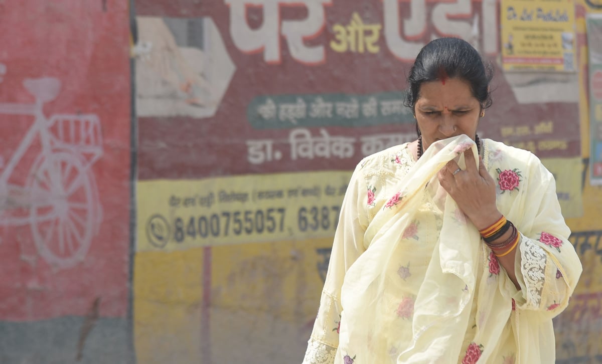 Lucknow News: धूल बना रही बीमार