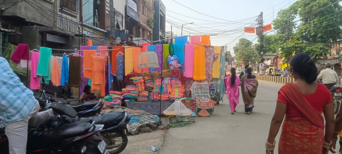 Sant Kabir Nagar News: सड़कों तक अतिक्रमण, त्योहारों में होगी परेशानी