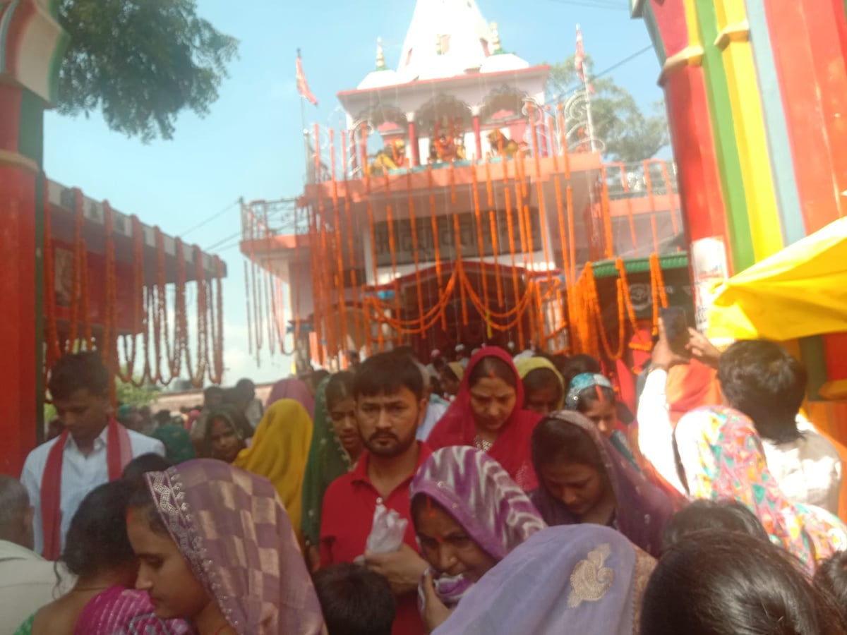 Basti News: मां शांता के दर्शन के लिए लगी रही कतार