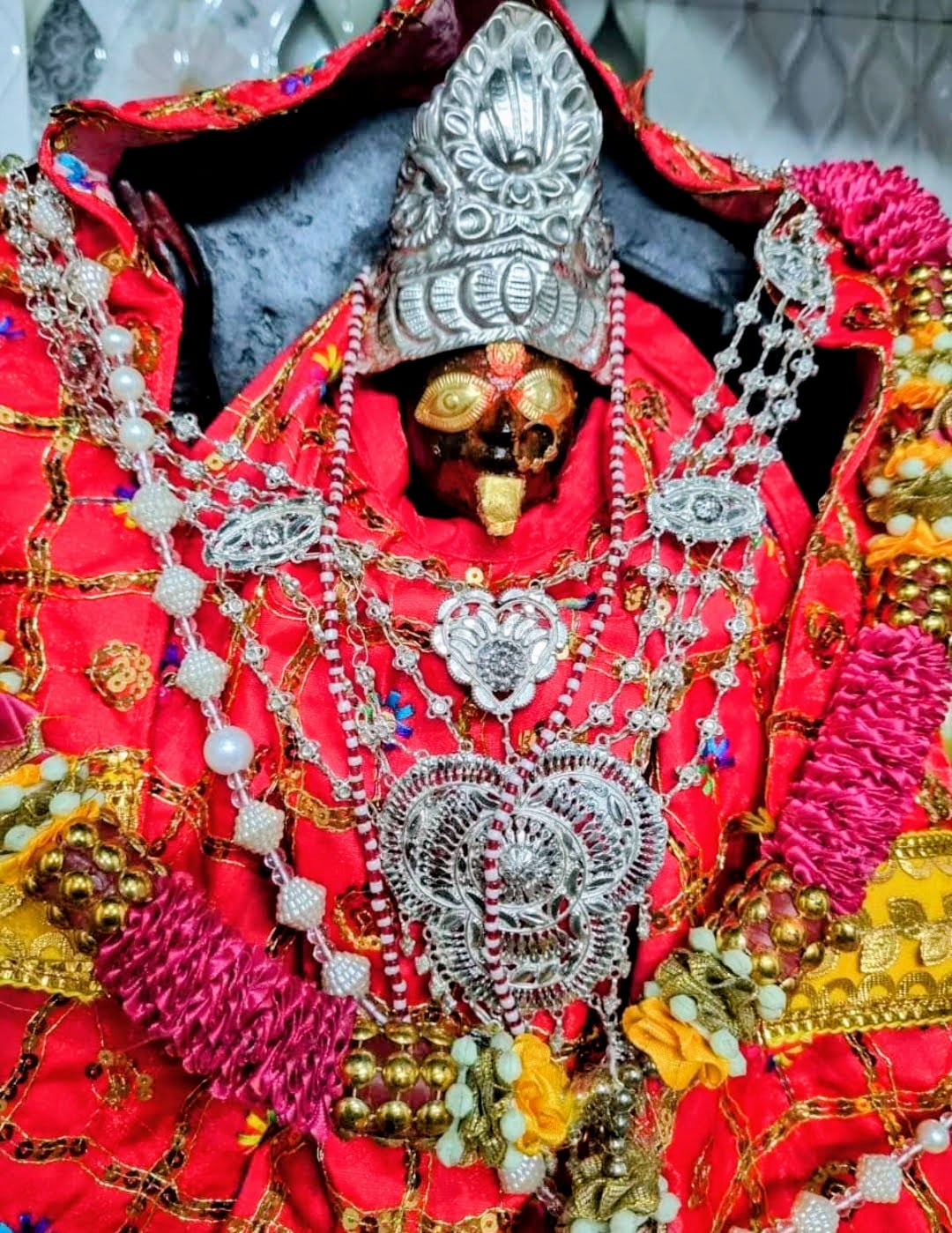 Sonebhadra News: मां कूष्मांडा की आराधना के लिए देवी मंदिरों में उमड़े श्रद्धालु