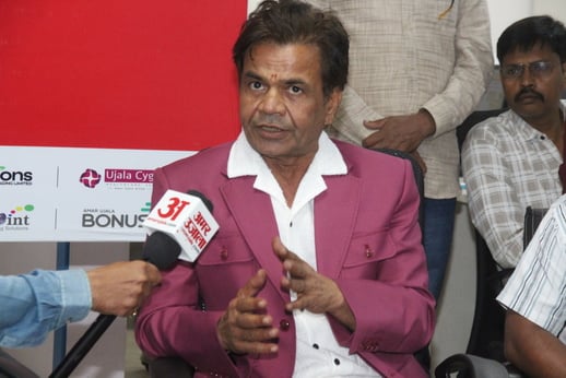 Jhansi News: नौ रसों का राजा है हास्य, हंसी के बिना जिंदगी वीभत्स