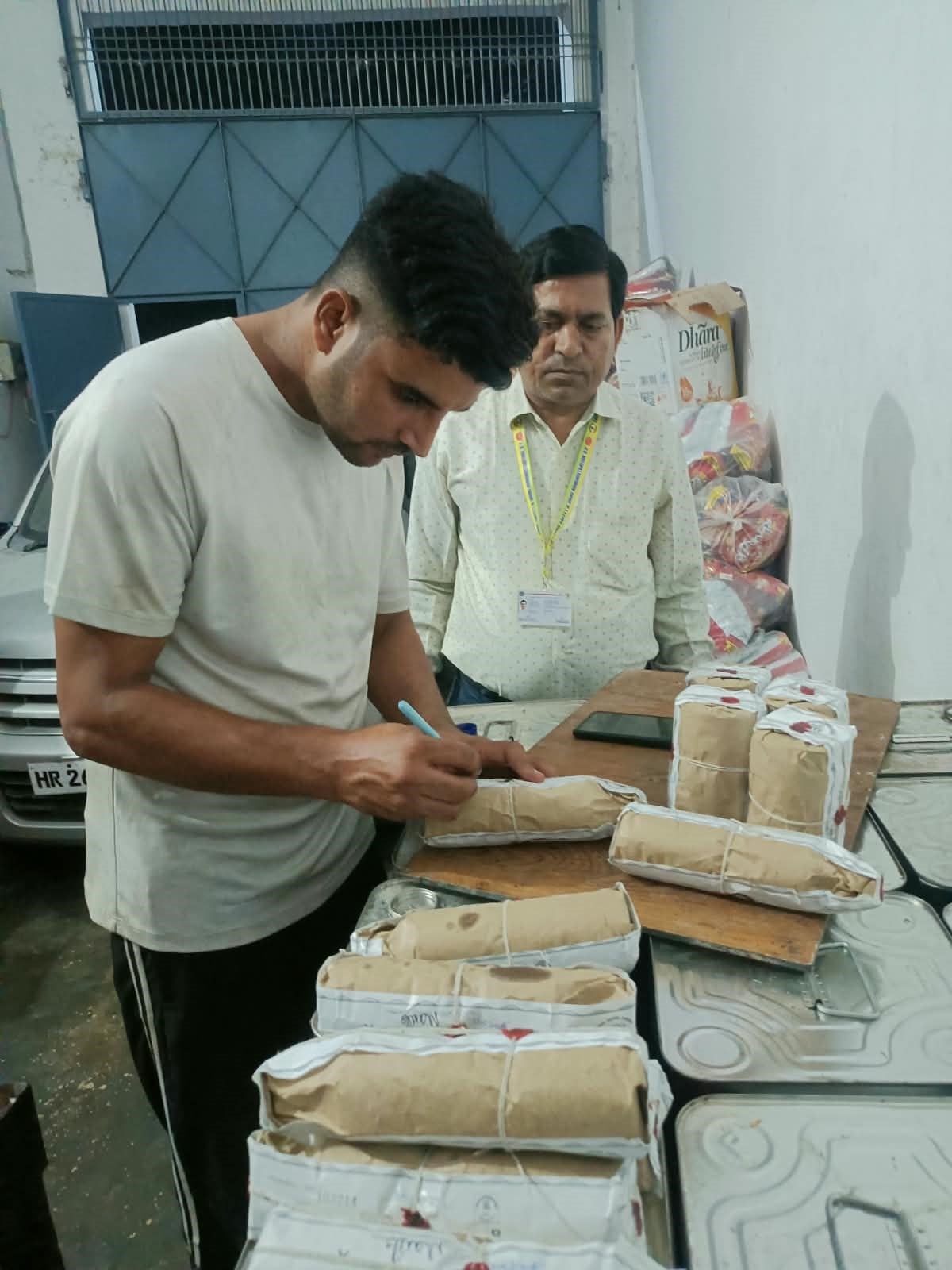 Bulandshahar News: कुचेसर में खाद्य विभाग का छापा, 600 किलो क्रीम नष्ट