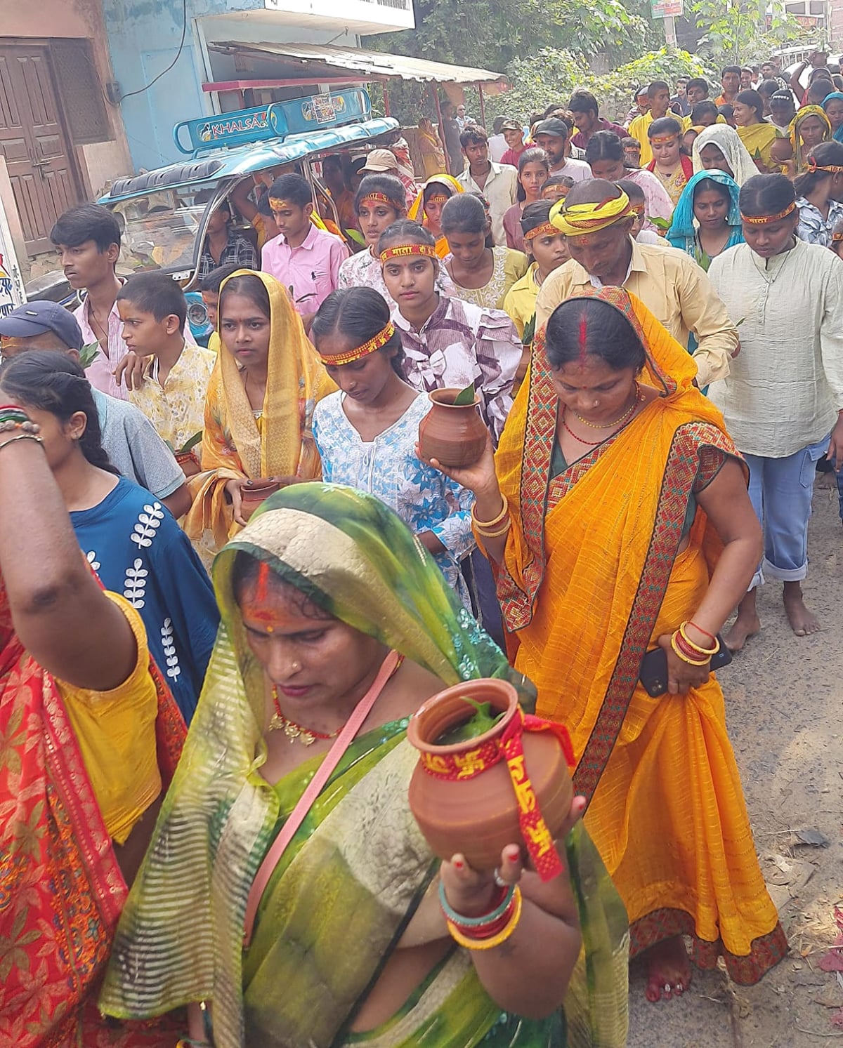 Deoria News: रुद्र महायज्ञ के लिए निकाली कलश यात्रा