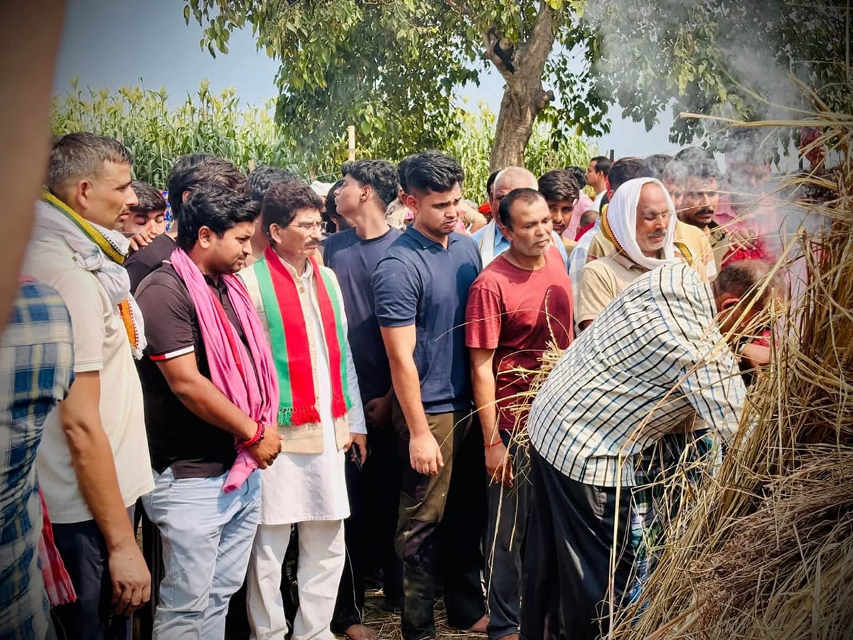 Deoria News: नम आंखों से दी गई देवानंद को अंतिम विदाई